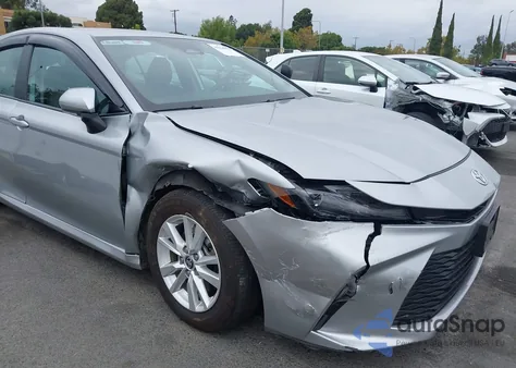 2025 Toyota Camry Le z USA, uszkodzony, nr VIN 4T1DAACK7SU086223